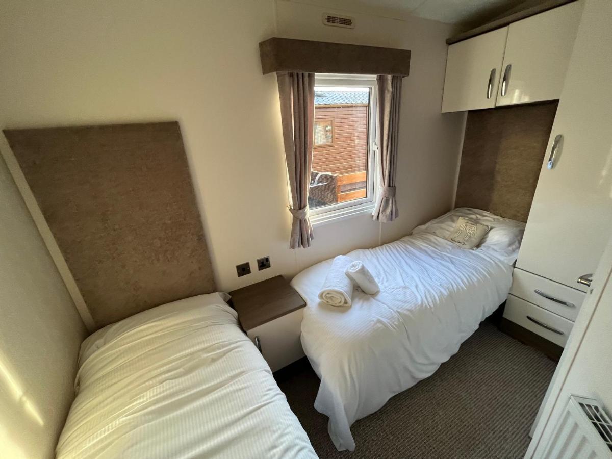 Hazel Oaks, Beautiful Lodge With Hot Tub - Sleeps 6 - Felmoor Park 莫珀斯 外观 照片