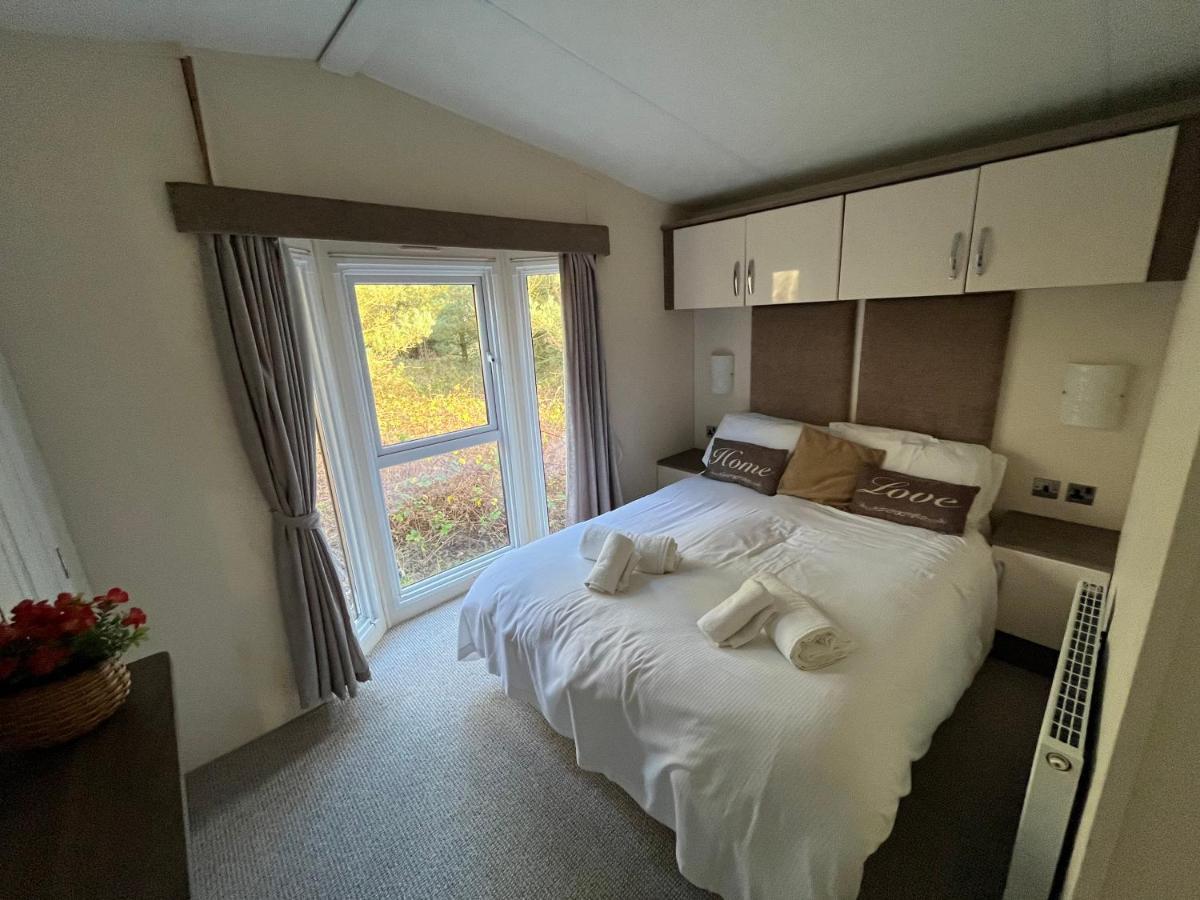 Hazel Oaks, Beautiful Lodge With Hot Tub - Sleeps 6 - Felmoor Park 莫珀斯 外观 照片