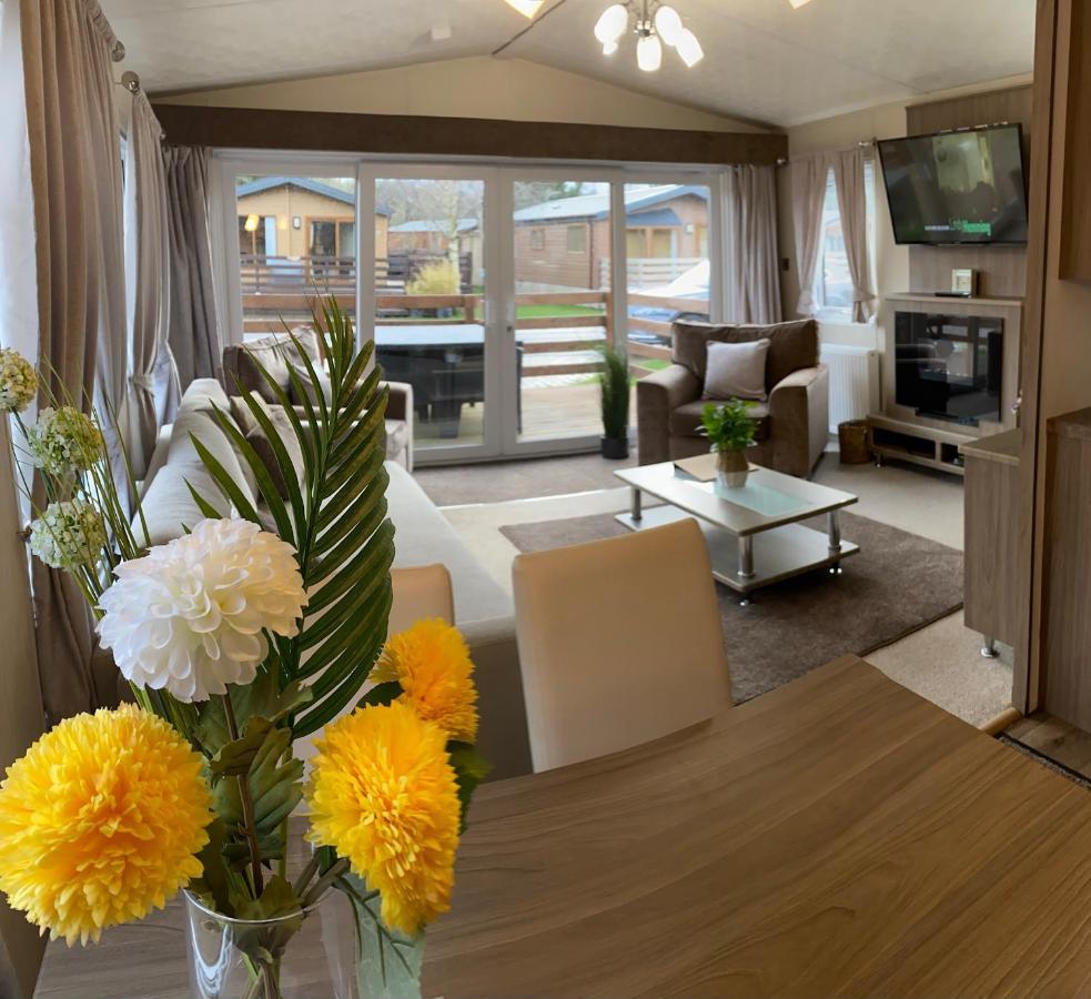 Hazel Oaks, Beautiful Lodge With Hot Tub - Sleeps 6 - Felmoor Park 莫珀斯 外观 照片