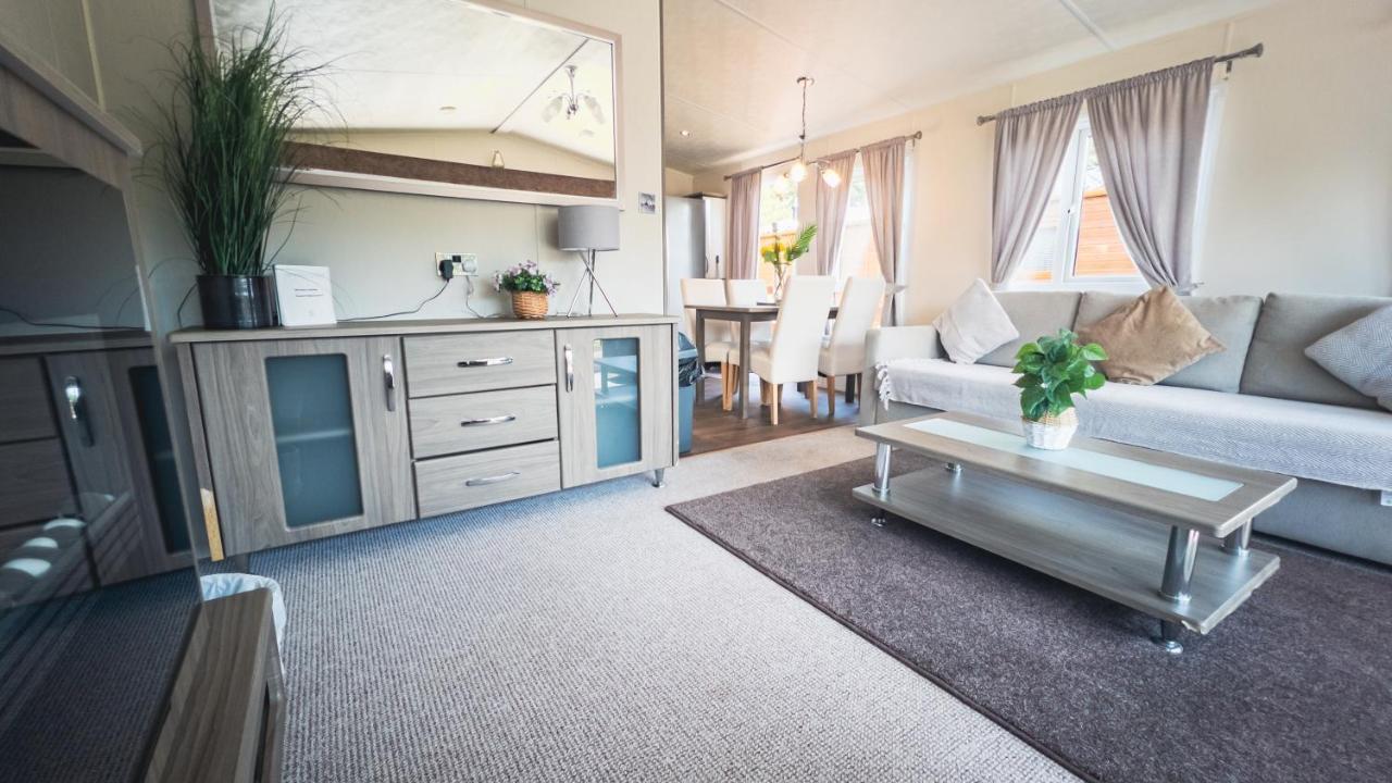 Hazel Oaks, Beautiful Lodge With Hot Tub - Sleeps 6 - Felmoor Park 莫珀斯 外观 照片