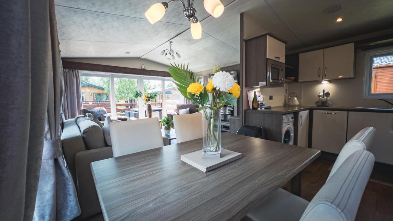 Hazel Oaks, Beautiful Lodge With Hot Tub - Sleeps 6 - Felmoor Park 莫珀斯 外观 照片