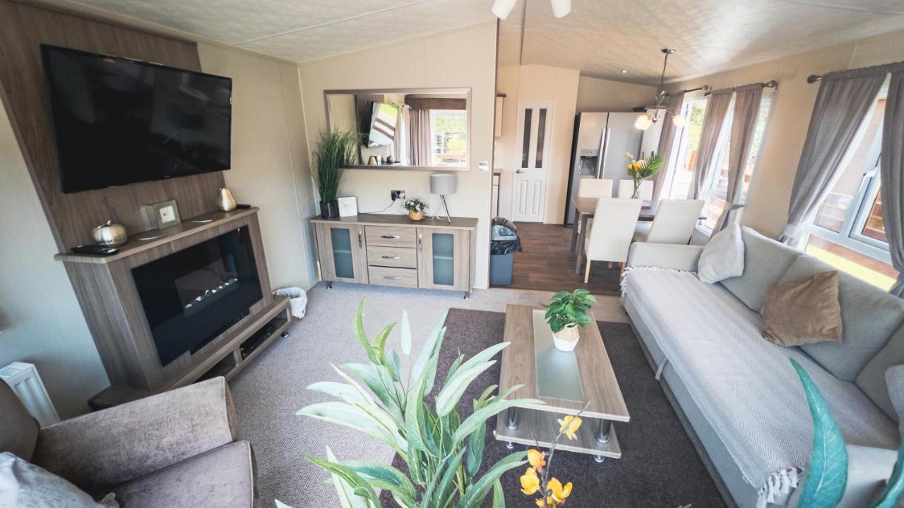 Hazel Oaks, Beautiful Lodge With Hot Tub - Sleeps 6 - Felmoor Park 莫珀斯 外观 照片