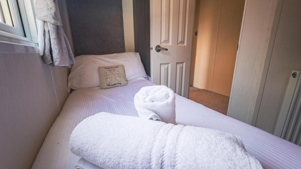 Hazel Oaks, Beautiful Lodge With Hot Tub - Sleeps 6 - Felmoor Park 莫珀斯 外观 照片