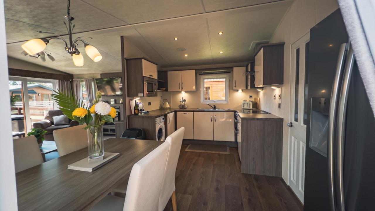 Hazel Oaks, Beautiful Lodge With Hot Tub - Sleeps 6 - Felmoor Park 莫珀斯 外观 照片