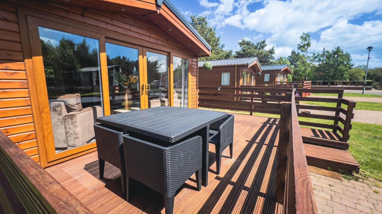 Hazel Oaks, Beautiful Lodge With Hot Tub - Sleeps 6 - Felmoor Park 莫珀斯 外观 照片