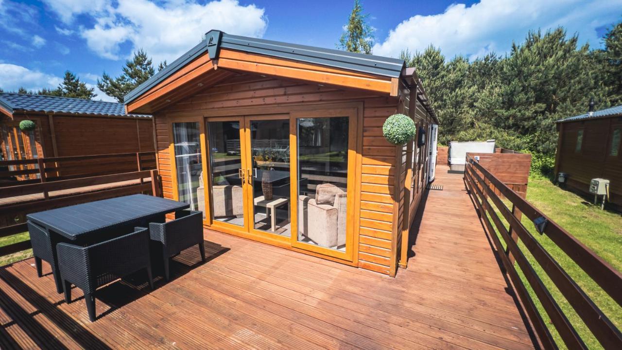 Hazel Oaks, Beautiful Lodge With Hot Tub - Sleeps 6 - Felmoor Park 莫珀斯 外观 照片